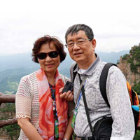踏遍青山人未老，海棠花下戲兒孫